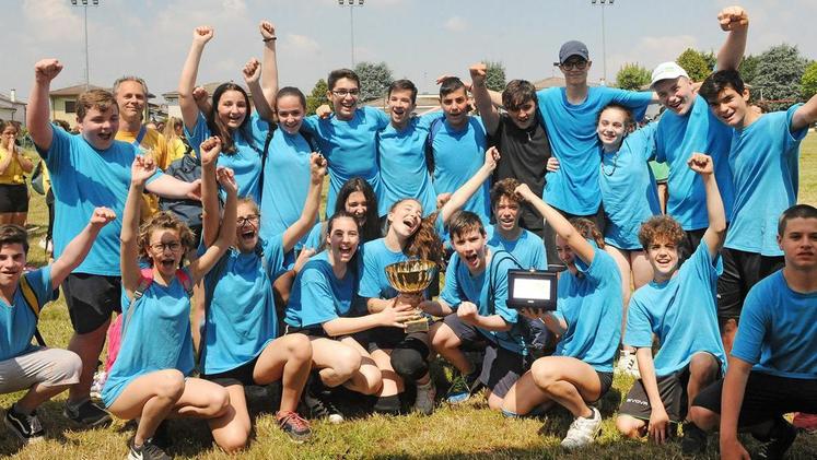La squadra delle medie di Sanguinetto che si è aggiudicata il trofeo «Giochiamo a fare sport» DIENNE