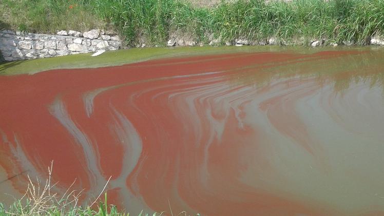 Il canale colorato di rosso
