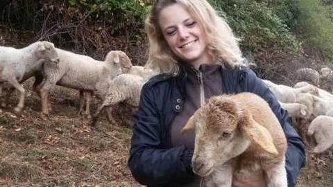 Silvia Montanaro, allevatrice di pecore brogne in Lessinia