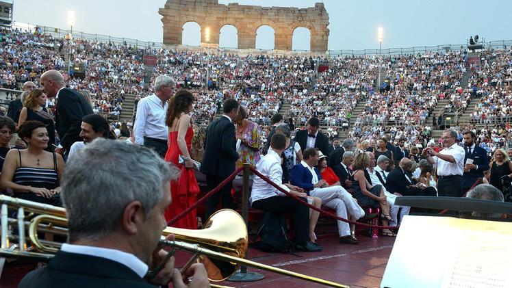 Il presidente Sergio Mattarella nella sua ultima visita a Verona nell’aprile di due anni faLa prima di Carmen in Arena inaugurerà la stagione lirica venerdì 22 giugno