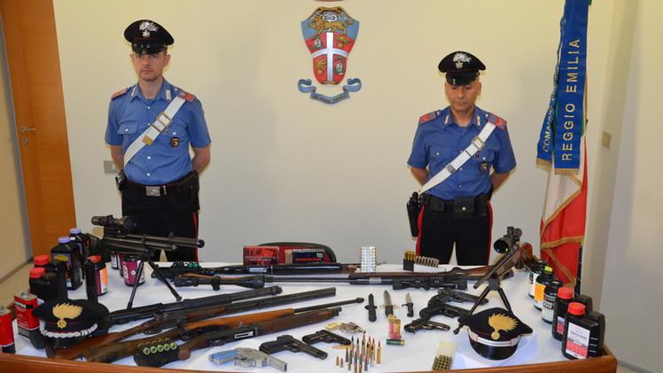 L'arsenale sequestrato dai carabinieri