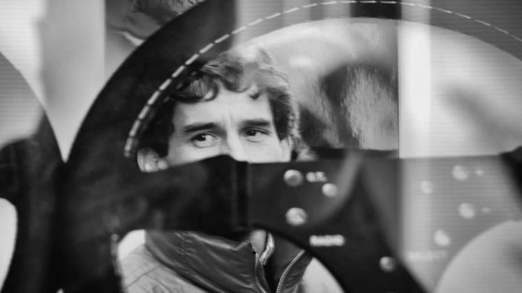 Ayrton Senna, scomparso in un incidente in gara nel 1994. Al Museo Nicolis anche il suo volante