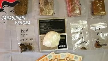 La droga sequestrata dai carabinieri nella casa di Costermano