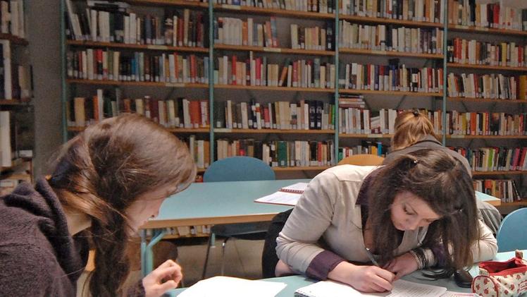 Studenti in biblioteca:  «Family+» pensa ad aiutare chi va a scuola fin dalle elementari