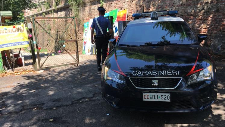 I carabinieri in via Città di Nimes