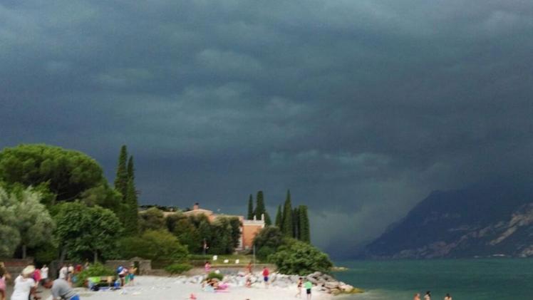 L’arrivo del maltempo sul Garda: tanto vento ma poca pioggia
