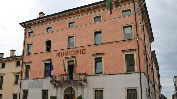 Il municipio di Villafranca in cui si preparano acquisti e si saldano le fatture FOTO PECORA