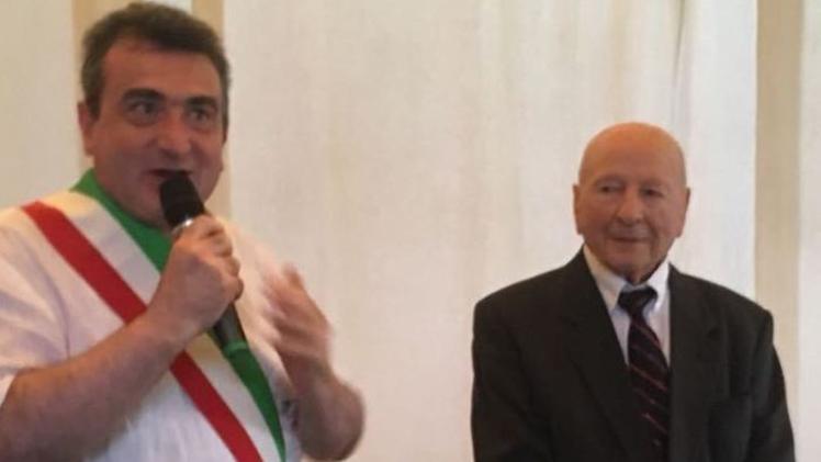 Il sindaco Giampaolo Provoli e Antonio Ferrarese, il festeggiato