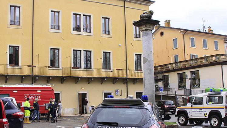 Garage e case allagate in via Sparvieri ad Arbizzano DIENNEFOTOIl retro del comune di Negrar, unità mobile dei vigili del fuoco
