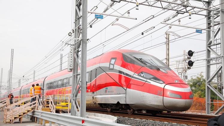 Treno ad alta velocità sulla tratta da Brescia a Milano. Per la Brescia-Verona sono pronti i cantieri