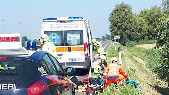 Carabinieri e 118 durante un soccorso dopo un incidente