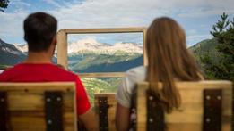 Il «cinema di montagna», uno dei punti panoramici con poltrone e grande «schermo» del Latemarium