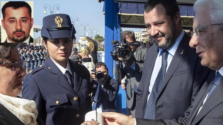 Nicol Turazza, 23 anni, a Ostia con nonna Maria Teresa premiata da Mattarella con a fianco Salvini
