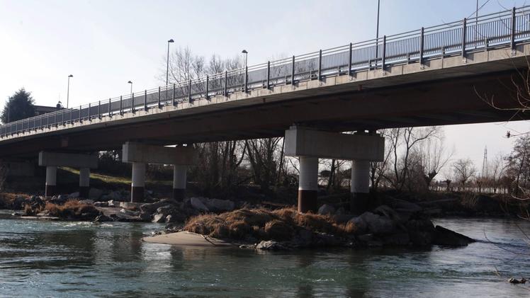 Il ponte di Porto San Pancrazio, intitolato nel 2011 a Mariano RumorIl degrado della struttura di Ponte Nuovo visto dal fiume FOTOSERVIZIO MARCHIORI