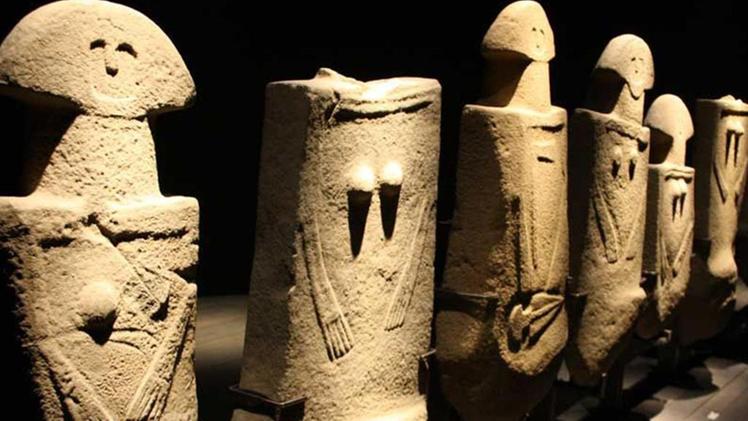 Idoli? Divinità funerarie? Eroi? Ancora fitto il mistero sulle statue-stele simbolo della Lunigiana