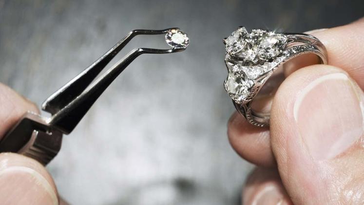 Diamanti deprezzati, danni ai veronesi