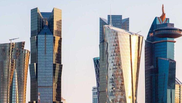 Lo skyline di Doha, capitale del Qatar, con gli imponenti grattacieli firmati da archistar di fama mondiale