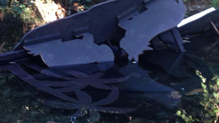 Il presepe galleggiante distrutto a Fossa Bova