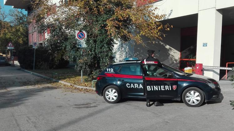 Carabinieri in via Albere