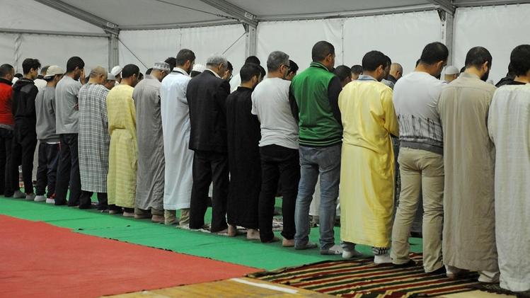 Musulmani in preghiera a Casette