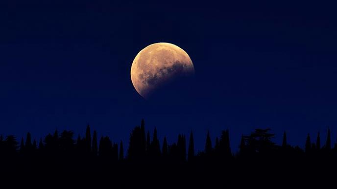 Eclissi di luna da Borgo Venezia (foto Sølinas)