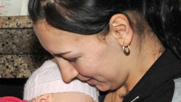 Oana Maria Filip con la sua piccola Amalia di tre mesi DIENNE FOTO