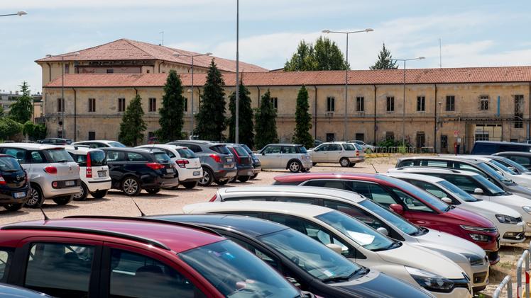 Il parcheggio all'ex caserma Riva di Villasanta