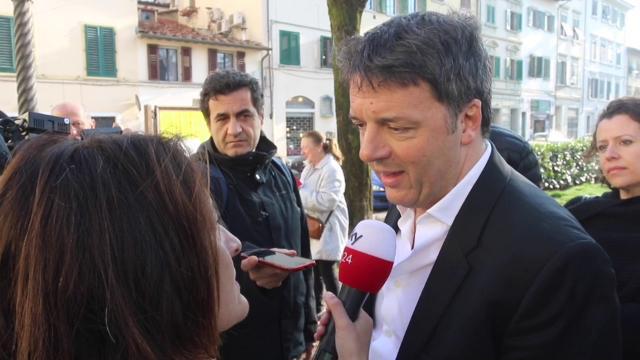 Matteo Renzi, ex segretario del Pd al voto delle primarie: "È un bel  festival della democrazia, grazie a tutti i volontari". E poi l'affondo sul M5S: "Il Grillismo si sia già sgonfiato,il palloncino grillino si è sgonfiato, non solo alle regionali, ma nella credibilità di quella classe dirigente che un anno fa rappresentava la speranza e il futuro e che oggi è già il segno del fallimento. Hanno cambiato idea su tutto e non stanno cambiando l'Italia". Video di Enrico Ramerini CGE