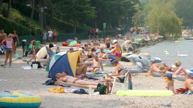 Turisti al lago di Garda: dopo gli anni d’oro 2016 e 2017 le presenze straniere si stanno assestando