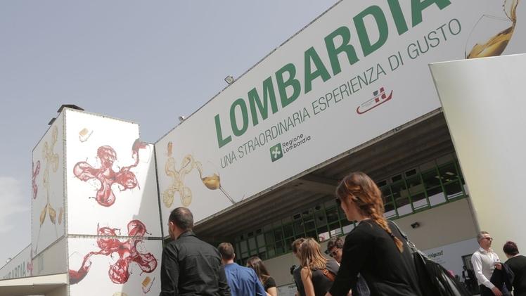 Danese con Attilio Fontana, presidente della Lombardia Il padiglione della Lombardia all’edizione 2018 di Vinitaly FOTO ENNEVI