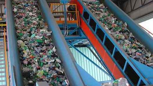 Un impianto di riciclaggio di rifiuti