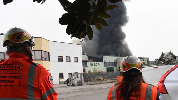 L’incendio alla Sev di Povegliano del 15 aprile 2018: la ditta lavora per la Esa-com
