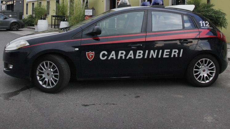 Un'auto dei carabinieri (foto archivio)