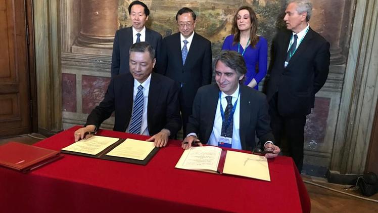 La firma dell’accordo Italia-Cina a Roma: Federico Sboarina con il vicesindaco di Hangzhou, Miao Chengchao
