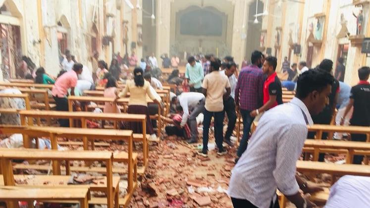 L'attentato in una chiesa in Sri Lanka
