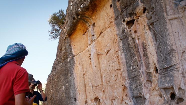 Nelle vallate montuose  circostanti secondo   Morando Bonacossi   sono stati rinvenuti monumenti rupestri che ricordano Alessandro Magno Il progetto “ Land of Nineveh” guidato dal vicentino conta su oltre 25 specialisti: archeologici, topografi Daniele Morandi Bonacossi lavora nel Kurdistan iracheno dal 2012