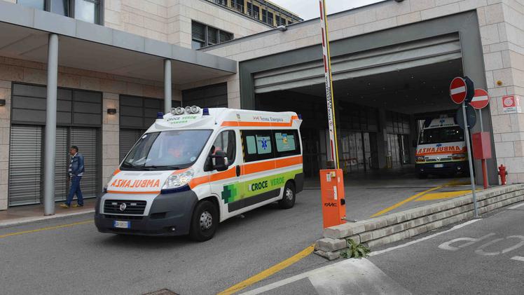Un'ambulanza al Polo Confortini (foto archivio)