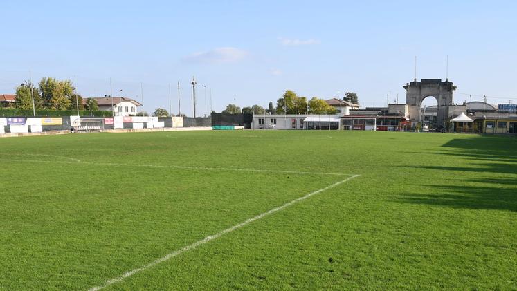 Il campo di calcio Battistoni. Il progetto per il fondo in sintetico è nel programma delle opere pubbliche, ma i fondi non bastano