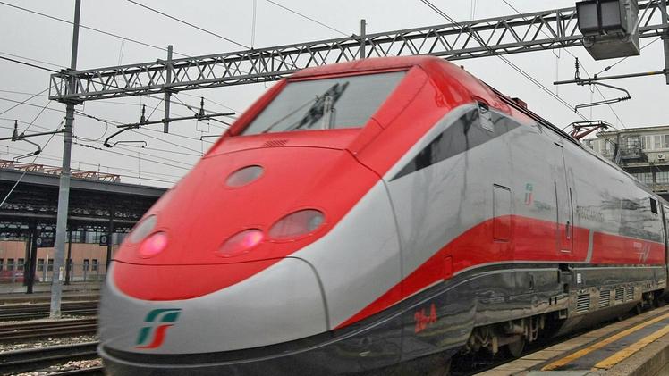 Un treno ad Alta velocità. Salvini ha assicurato che all’interno dello «sblocca cantieri» ci sarà una norma sull’Alta velocità