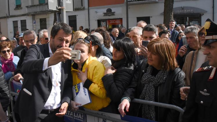 Selfie di Salvini a San Bonifacio (Dienne)