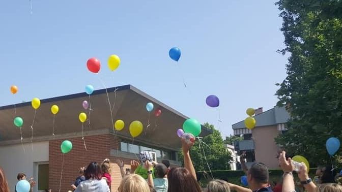 Il lancio dei palloncini: uno di questi è arrivato a Cormons, in provincia di Pordenone