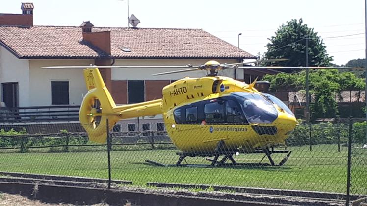 L'elicottero in via Gardesane (foto Vaccari)