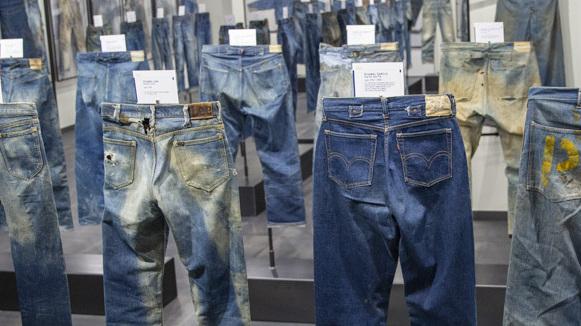 Sono 106 i capi di abbigliamento che formano il museo dei jeans