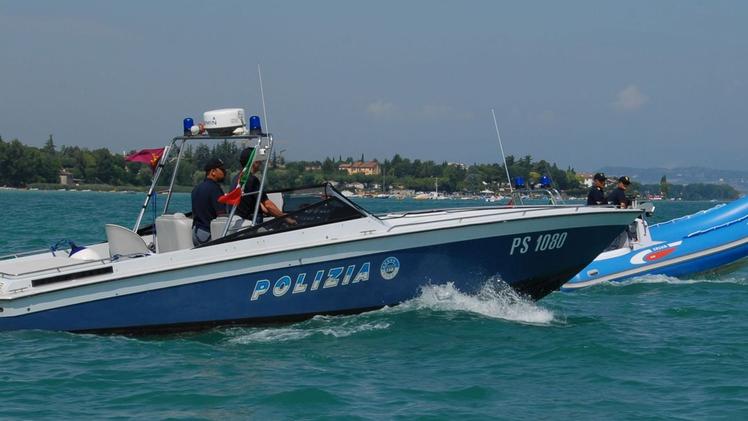 La squadra nautica della Polizia in azione sul lago