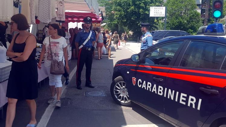 Proseguono con successo i controlli dei carabinieri al mercato settimanale di Lazise
