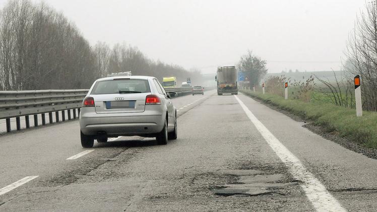 Buche nell’asfalto della 434 in direzione di Rovigo: a breve ripartiranno i cantieri