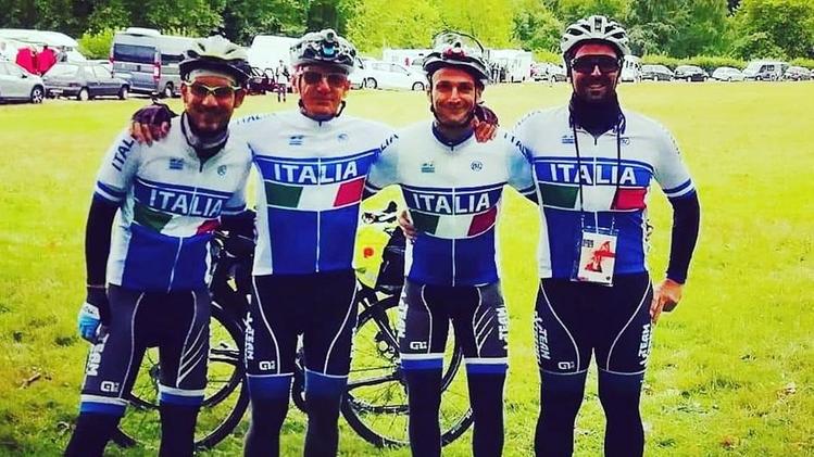 I quattro ciclisti del «Team extremes» di Roveredo di Guà