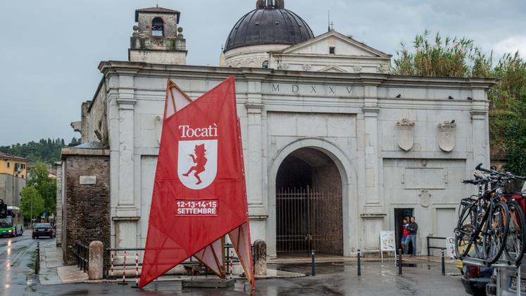 Il logo del Tocatì a Porta San Giorgio (Marchiori)