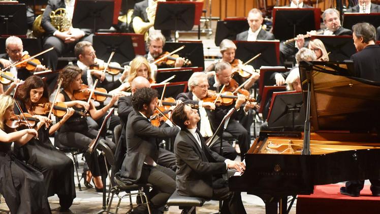L’Orchestra della Scala al Filarmonico con il pianista Romanovsky FOTO  BRENZONI
