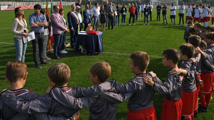 Il discorso  di Paolo Nicolato allenatore della nazionale Under 21 di fronte alle autorità  FOTOSERVIZIOPECORAUn momento dell’inaugurazione dell’impianto sportivo a Castel d’Azzano
